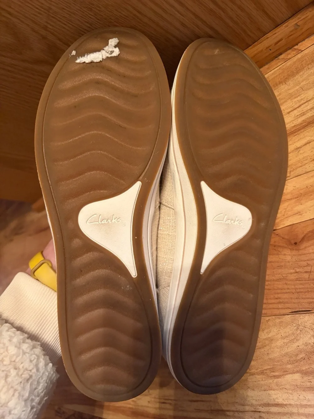 Clarks Cloudsteppers vegan slip on metallic linen sneakers flats Size 9-1/2 EUC